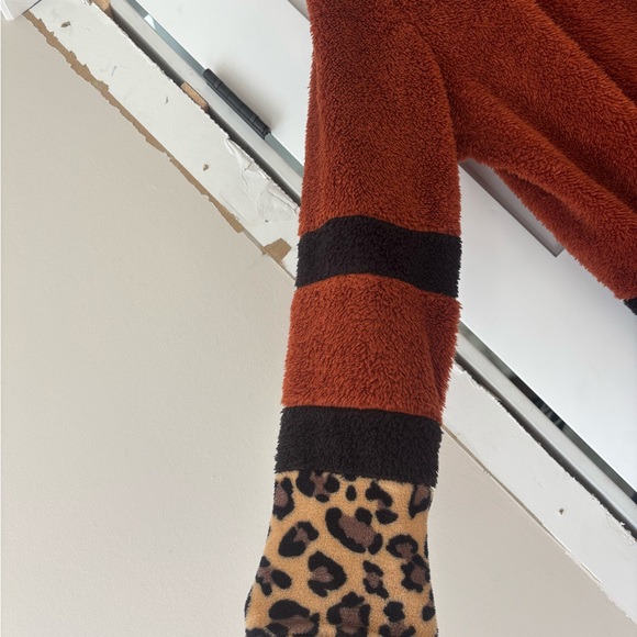 Cozy Rust and Leopard Print Women's Coat - Picture 3 of 3
